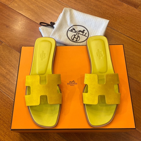Hermes Oran sandals NWT in yellow suede Jayne bouton size 37 1/2